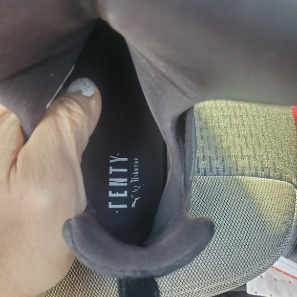 RHIANNA PUMA/FENTY COLLAB - Picture 2 of 4